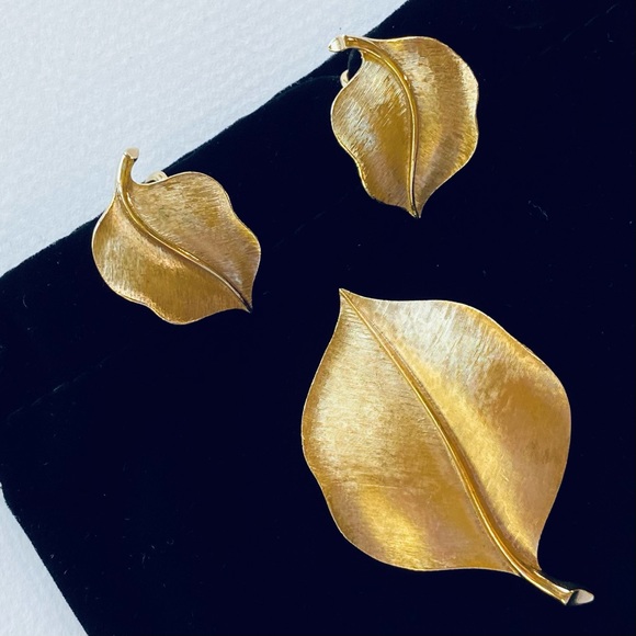 Trifari Jewelry - Vintage Trifari Gold-tone Leaf Earrings and Brooch